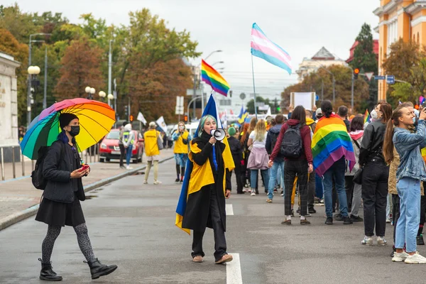 Κίεβο Ουκρανία 2021 Pride Parade Εθελοντής Που Μιλάει Μεγάφωνο Έννοια — Φωτογραφία Αρχείου