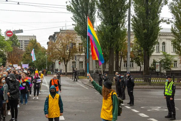 Kiev Ucrânia 2021 Parada Orgulho Voluntário Com Uma Bandeira Arco — Fotografia de Stock