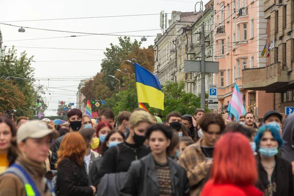 Kiev Ucrânia 2021 Parada Orgulho Coluna Participantes Marcha Está Movendo — Fotografia de Stock
