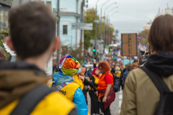 Parada Dumy Kijowie Ukraina Kolumna Uczestników Marszu Porusza Się Ulicami — Zdjęcie stockowe