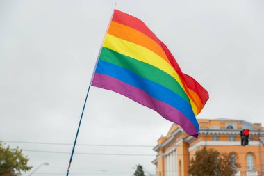 Ukrayna, Kyiv 'deki Gökkuşağı Bayrağı. Konsept LGBTQ.