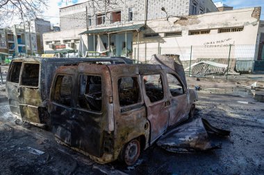 Kyiv, Ukrayna 02.27.2022: Kiev 'in bombalanmasından sonra yangın. Rus ordusunun Ukrayna 'ya karşı saldırısı. Kyiv yerleşim bölgesine füze saldırısı. Sivillerin bombalanması. Şehrin yerleşim bölgesinde patlama meydana geldi..