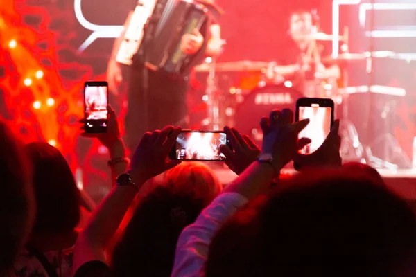 Spectators Stage Shoot Favorite Artist Smartphone Silhouette Concert Crowd — 스톡 사진