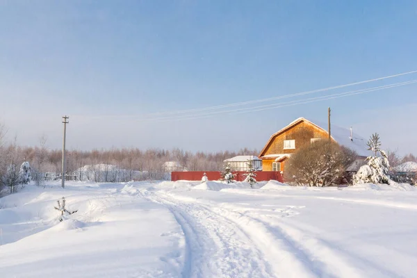 Village Road Snow House Winter Day – stockfoto