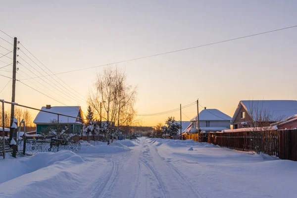 Puesta Sol Sobre Pueblo Invierno Rusia — Foto de Stock