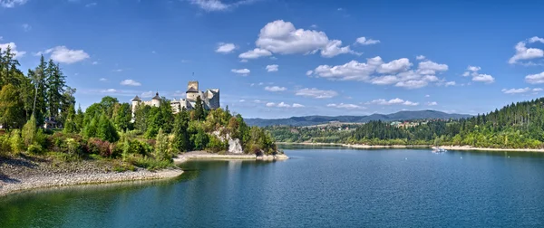 Slott på sjön — Stockfoto