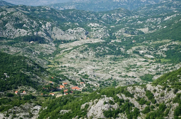 Vahşi kayalık arazi — Stok fotoğraf