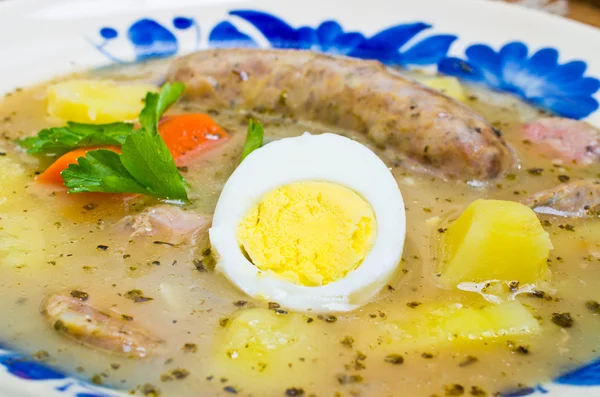 Польский суп зурек (кислый ржаной суп) ) — стоковое фото