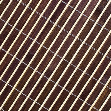 Sarı ve kahverengi hasır mat