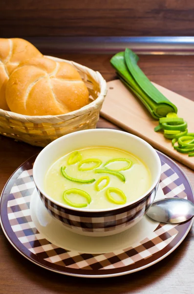 Fresh leek soup — Stock Photo, Image