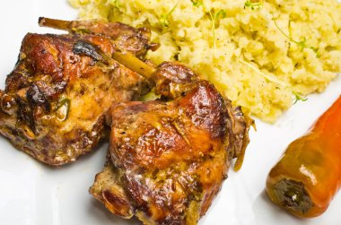 Patatesli fırında tavşan.