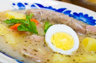 Lehçe Zurek çorbası (ekşi-çavdar çorbası)