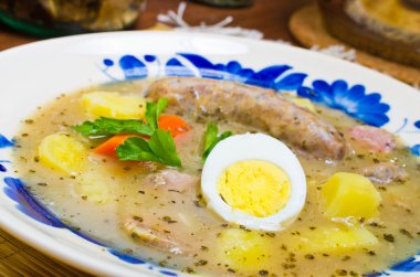 Lehçe Zurek çorbası (ekşi-çavdar çorbası)