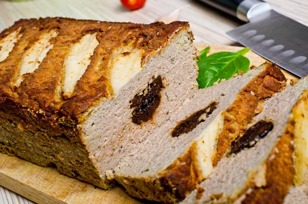 Paté relleno con ciruelas pasas — Foto de Stock