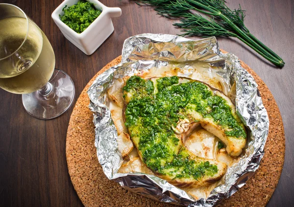 Grilled swordfish fillet with pesto — Stock Photo, Image