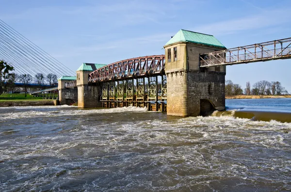 Weir on the Odra river — Stock Photo, Image