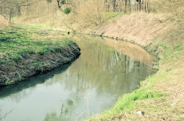 Paesaggio vintage con fiume — Foto Stock