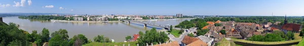 Panoramiczny panoramę miasta novi Sad, serbia — Zdjęcie stockowe