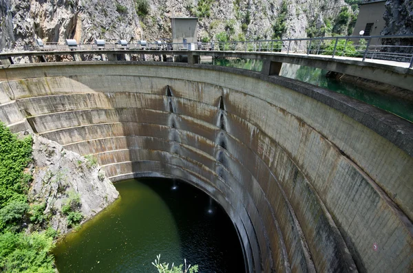 Famosa diga nel canyon Matka, Macedonia — Foto Stock