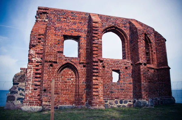 在 trzesacz，波兰教会的废墟 — 图库照片