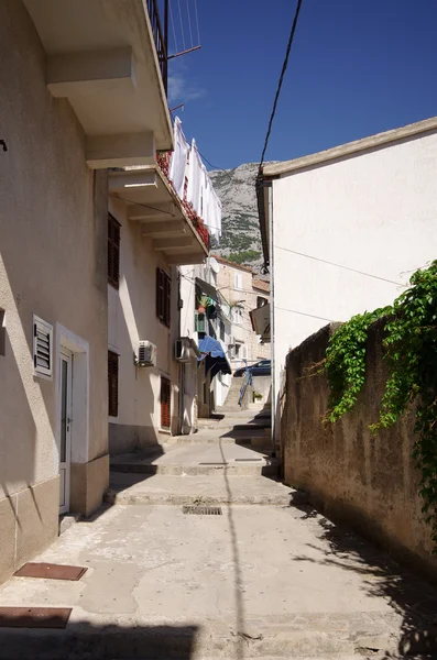 Calle estrecha en la ciudad balcánica —  Fotos de Stock