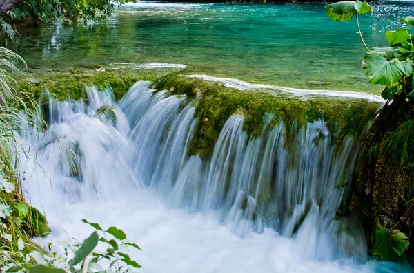 Waterfall in Plitvice Lakes park, Croatia — Stock Photo, Image