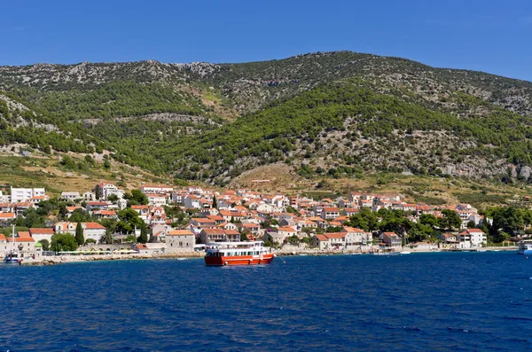 Bol stad op het eiland brac, Kroatië — Stockfoto