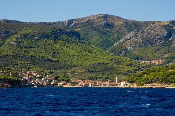 Jelsa stadt auf hvar insel, kroatien — Stockfoto