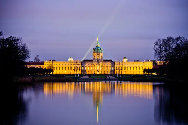 Palacio Charlottenburg en la noche, Berlín, Alemania — Foto de Stock