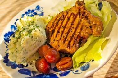 domuz eti kemiği ile