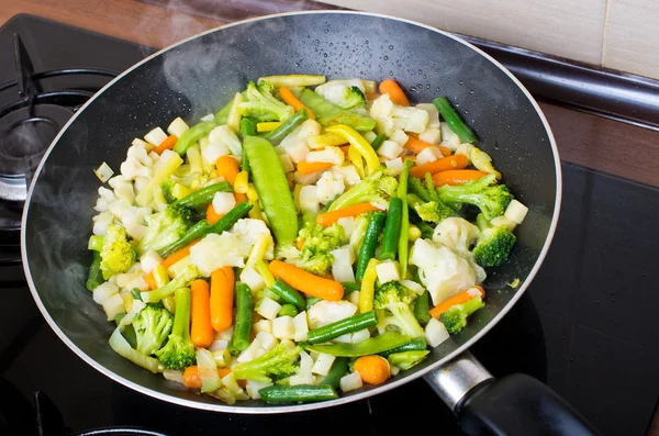 Pan plein de légumes — Photo