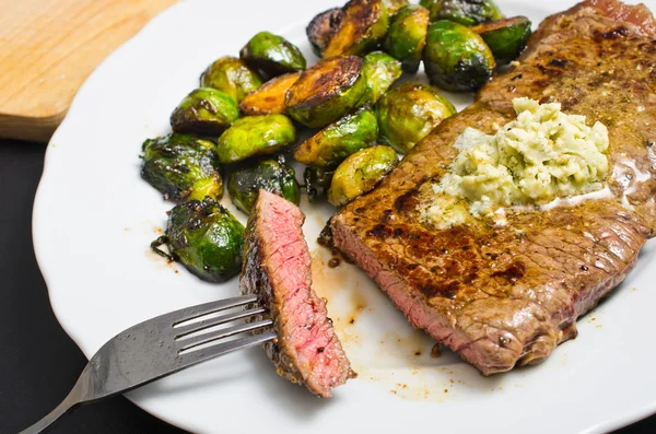 Beef steak with garlic butter and brussel sprouts — Stock Photo, Image