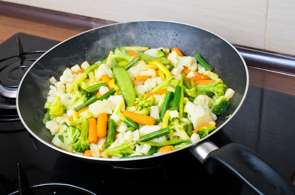 Pan plein de légumes — Photo