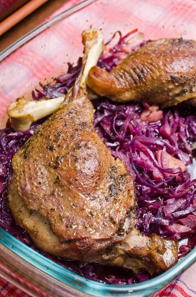 Goose legs baked on red cabbage — Stock Photo, Image
