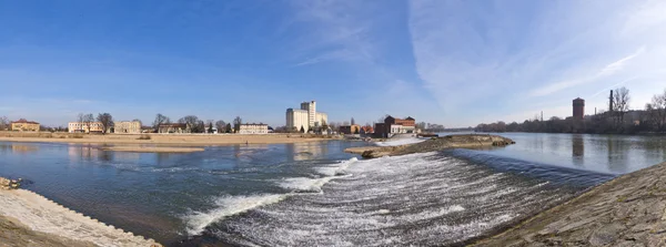 Fossefall ved Odra-elven i Brzeg, Polen – stockfoto