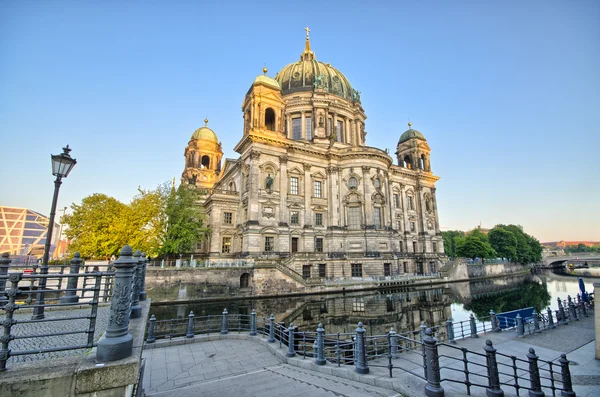 Berliner Dom over the Spree river, Germany — Stock Photo, Image