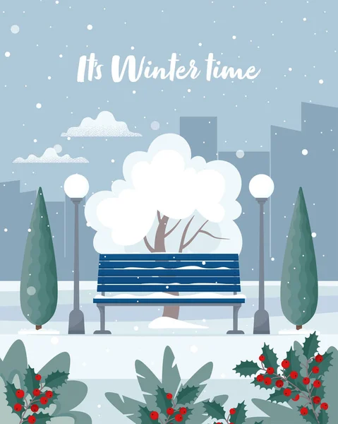 Paisagem de inverno com banco no parque e uma árvore nevada, e galho de baga Holly. Ilustração vetorial em estilo plano —  Vetores de Stock