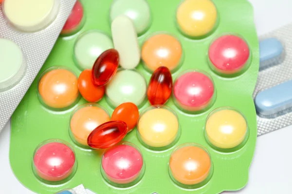 Pills on Green — Stock Photo, Image