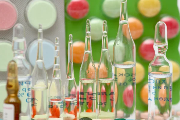 Kapsüllü renkli haplar