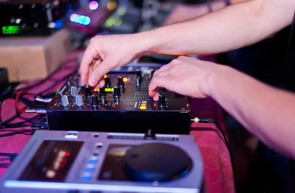 Dj mixing — Stock Photo, Image