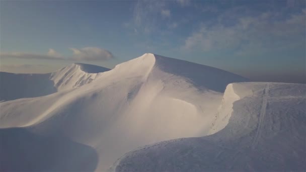 Vista Aérea Del Pico Nevado Montaña Amanecer — Vídeo de stock
