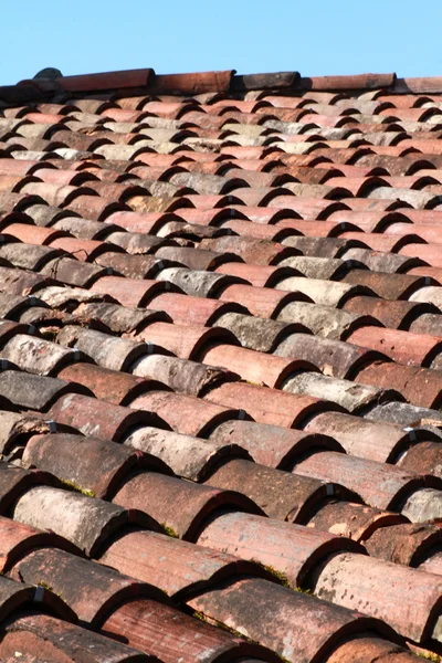 Antiguo techo azulejos fondo — Foto de Stock