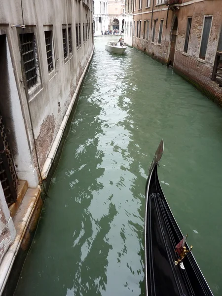 Gondola w Wenecji kanał — Zdjęcie stockowe