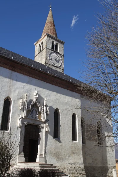 Oude Belfort van alpine kerk — Stockfoto