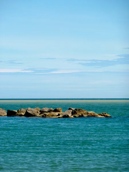 Felsen im Meer — Stockfoto