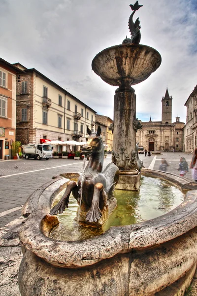 Ascoli Piceno - Фонтан — стоковое фото