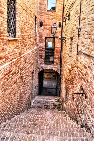 Παλιά μεσαιωνική δρομάκι — Φωτογραφία Αρχείου