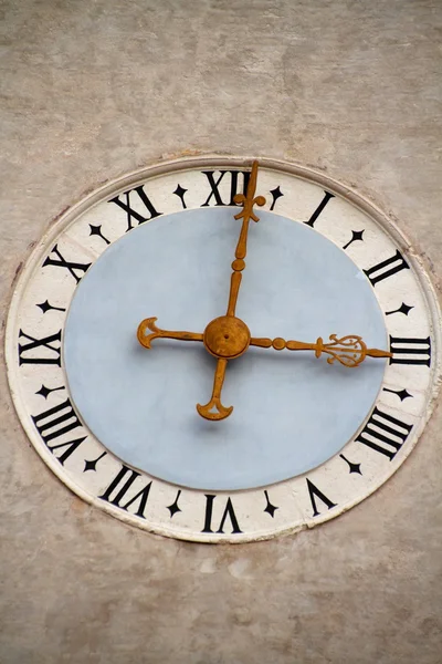 カステルフランコ ・ ヴェーネト、イタリアで塔の時計 — ストック写真
