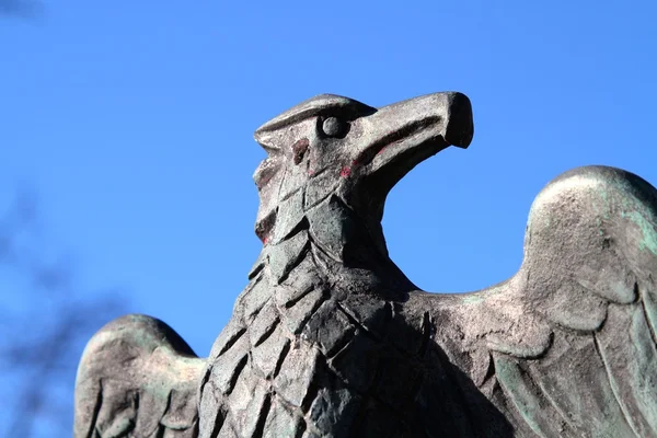 Bronzeadlerkopf-Skulptur — Stockfoto