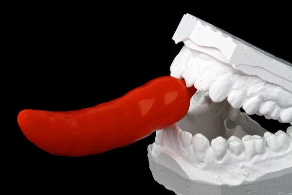 Dental intryck med red hot chili peppar — Stockfoto